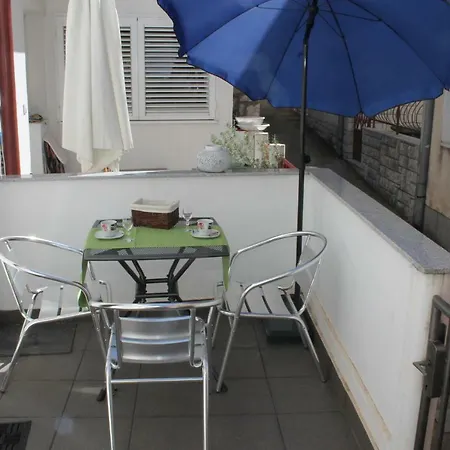 Bombon Apartment *